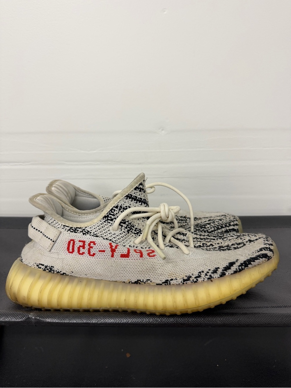 adidas Yeezy Boost 350 V2 size 10